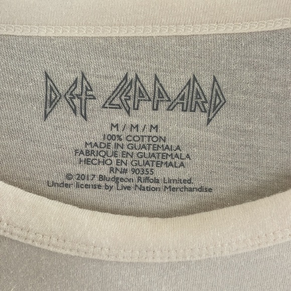 Upcycled Def Leppard Tshirt. - Picture 2 of 4